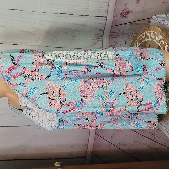 Crown & Ivy Light Blue & Pink Split V-neck Blouse w/Crochet Inlay - Picture 4 of 9